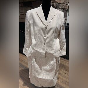 Collections for Le Suit Ivory/Gold Tapestry 2 PC Skirt Suit 14P
